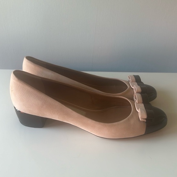 Salvatore Ferragamo Vara Suede Bow Accent Pumps - Picture 3 of 10